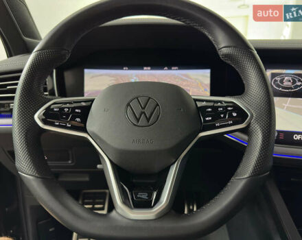 Серый Фольксваген Туарег, объемом двигателя 3 л и пробегом 141 тыс. км за 58999 $, фото 81 на Automoto.ua