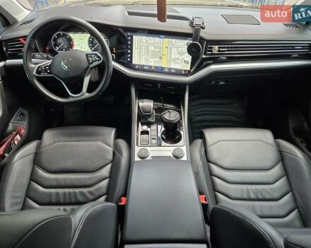 Серый Фольксваген Туарег, объемом двигателя 3 л и пробегом 137 тыс. км за 56900 $, фото 20 на Automoto.ua