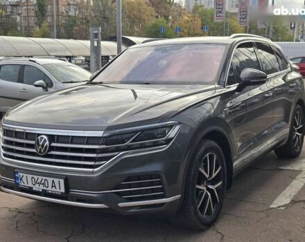 Серый Фольксваген Туарег, объемом двигателя 3 л и пробегом 137 тыс. км за 56900 $, фото 1 на Automoto.ua