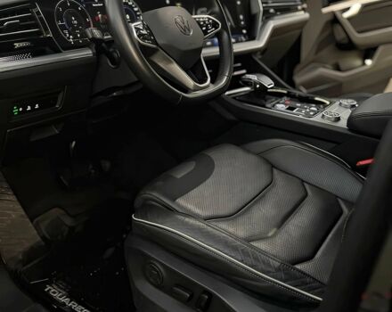 Серый Фольксваген Туарег, объемом двигателя 3 л и пробегом 14 тыс. км за 40000 $, фото 7 на Automoto.ua