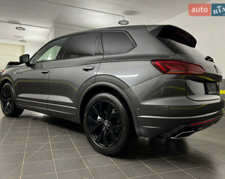 Серый Фольксваген Туарег, объемом двигателя 3 л и пробегом 141 тыс. км за 57999 $, фото 19 на Automoto.ua