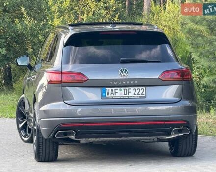 Серый Фольксваген Туарег, объемом двигателя 2.97 л и пробегом 156 тыс. км за 55300 $, фото 69 на Automoto.ua