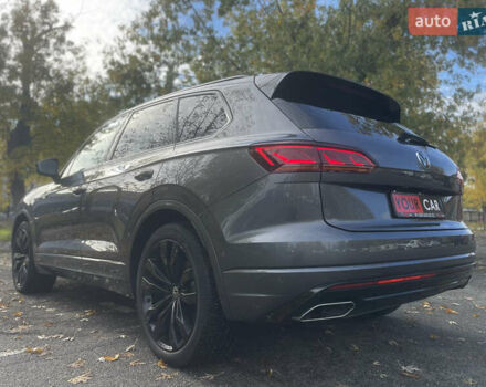 Серый Фольксваген Туарег, объемом двигателя 3 л и пробегом 97 тыс. км за 59400 $, фото 20 на Automoto.ua