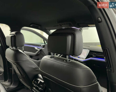 Серый Фольксваген Туарег, объемом двигателя 3 л и пробегом 141 тыс. км за 58999 $, фото 57 на Automoto.ua