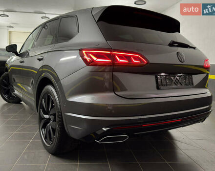 Серый Фольксваген Туарег, объемом двигателя 3 л и пробегом 141 тыс. км за 58999 $, фото 8 на Automoto.ua