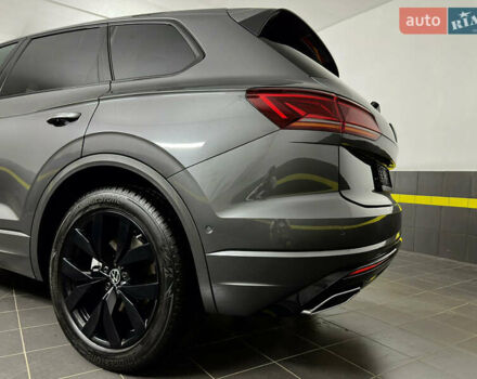 Серый Фольксваген Туарег, объемом двигателя 3 л и пробегом 141 тыс. км за 58999 $, фото 32 на Automoto.ua