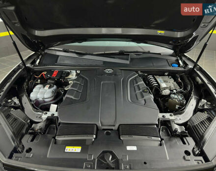 Серый Фольксваген Туарег, объемом двигателя 3 л и пробегом 141 тыс. км за 57999 $, фото 100 на Automoto.ua