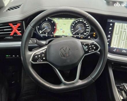 Серый Фольксваген Туарег, объемом двигателя 3 л и пробегом 137 тыс. км за 56900 $, фото 22 на Automoto.ua