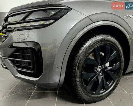 Серый Фольксваген Туарег, объемом двигателя 3 л и пробегом 141 тыс. км за 58999 $, фото 31 на Automoto.ua