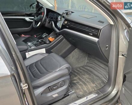 Серый Фольксваген Туарег, объемом двигателя 3 л и пробегом 137 тыс. км за 56900 $, фото 9 на Automoto.ua