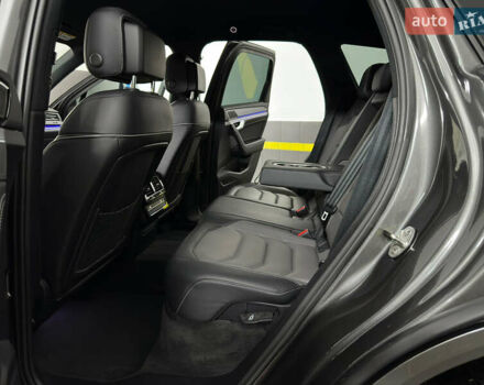 Серый Фольксваген Туарег, объемом двигателя 3 л и пробегом 141 тыс. км за 57999 $, фото 67 на Automoto.ua