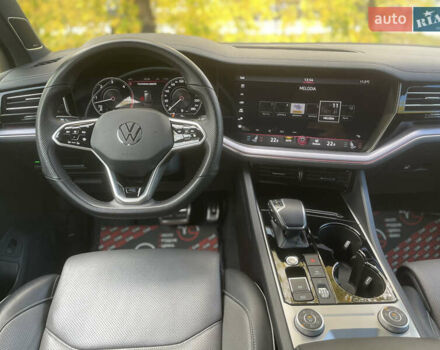 Серый Фольксваген Туарег, объемом двигателя 3 л и пробегом 97 тыс. км за 59400 $, фото 31 на Automoto.ua