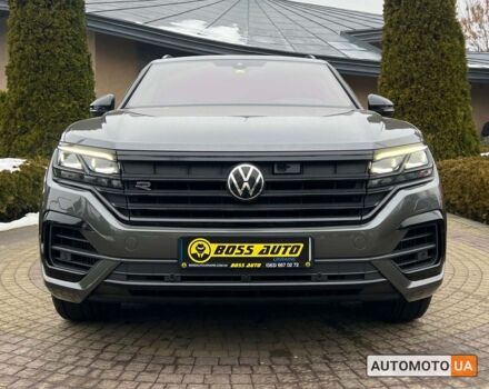 Сірий Фольксваген Туарег, об'ємом двигуна 3 л та пробігом 57 тис. км за 67600 $, фото 1 на Automoto.ua