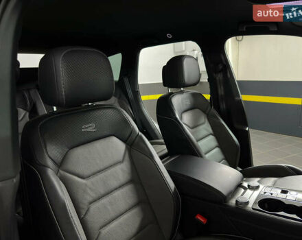 Серый Фольксваген Туарег, объемом двигателя 3 л и пробегом 141 тыс. км за 57999 $, фото 61 на Automoto.ua