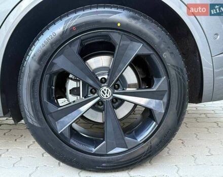 Серый Фольксваген Туарег, объемом двигателя 2.97 л и пробегом 156 тыс. км за 55300 $, фото 97 на Automoto.ua