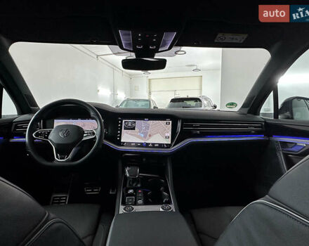 Серый Фольксваген Туарег, объемом двигателя 3 л и пробегом 141 тыс. км за 57999 $, фото 79 на Automoto.ua