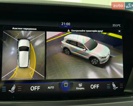 Серый Фольксваген Туарег, объемом двигателя 3 л и пробегом 141 тыс. км за 57999 $, фото 96 на Automoto.ua