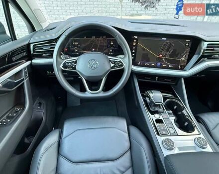 Серый Фольксваген Туарег, объемом двигателя 2.97 л и пробегом 156 тыс. км за 55300 $, фото 28 на Automoto.ua