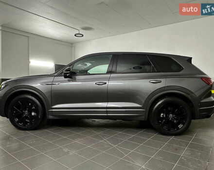 Серый Фольксваген Туарег, объемом двигателя 3 л и пробегом 141 тыс. км за 57999 $, фото 18 на Automoto.ua