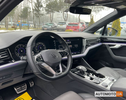 Сірий Фольксваген Туарег, об'ємом двигуна 3 л та пробігом 57 тис. км за 67600 $, фото 28 на Automoto.ua
