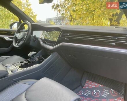 Серый Фольксваген Туарег, объемом двигателя 3 л и пробегом 97 тыс. км за 58999 $, фото 34 на Automoto.ua