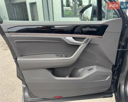 Серый Фольксваген Туарег, объемом двигателя 2.97 л и пробегом 158 тыс. км за 57900 $, фото 81 на Automoto.ua