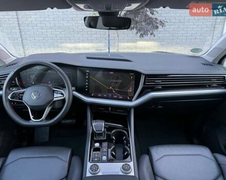 Серый Фольксваген Туарег, объемом двигателя 2.97 л и пробегом 156 тыс. км за 55300 $, фото 26 на Automoto.ua