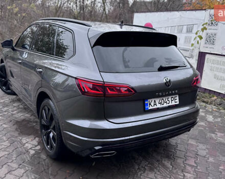 Серый Фольксваген Туарег, объемом двигателя 2.97 л и пробегом 172 тыс. км за 65000 $, фото 3 на Automoto.ua