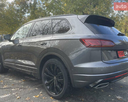 Серый Фольксваген Туарег, объемом двигателя 3 л и пробегом 97 тыс. км за 59400 $, фото 19 на Automoto.ua