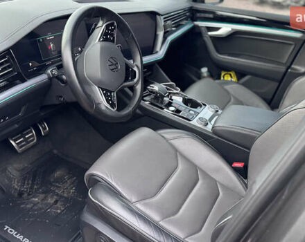 Серый Фольксваген Туарег, объемом двигателя 2.97 л и пробегом 172 тыс. км за 65000 $, фото 35 на Automoto.ua