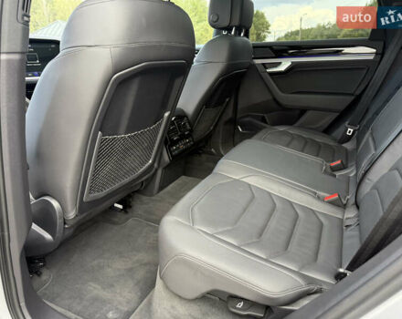 Серый Фольксваген Туарег, объемом двигателя 2.97 л и пробегом 118 тыс. км за 57900 $, фото 31 на Automoto.ua