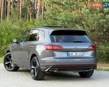 Серый Фольксваген Туарег, объемом двигателя 2.97 л и пробегом 156 тыс. км за 55300 $, фото 73 на Automoto.ua