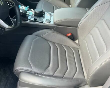 Серый Фольксваген Туарег, объемом двигателя 2.97 л и пробегом 8 тыс. км за 64000 $, фото 4 на Automoto.ua