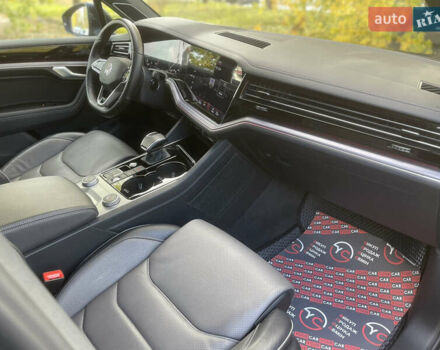 Серый Фольксваген Туарег, объемом двигателя 3 л и пробегом 97 тыс. км за 59400 $, фото 33 на Automoto.ua