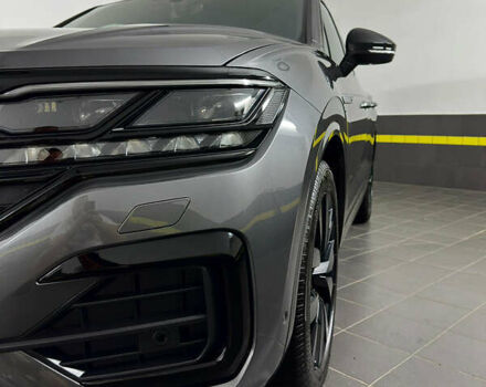 Серый Фольксваген Туарег, объемом двигателя 3 л и пробегом 141 тыс. км за 57999 $, фото 25 на Automoto.ua