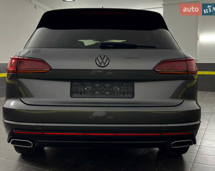 Серый Фольксваген Туарег, объемом двигателя 3 л и пробегом 141 тыс. км за 57999 $, фото 20 на Automoto.ua