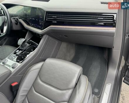 Серый Фольксваген Туарег, объемом двигателя 2.97 л и пробегом 158 тыс. км за 57900 $, фото 34 на Automoto.ua