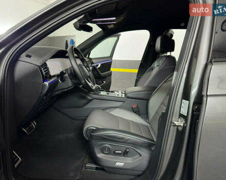 Серый Фольксваген Туарег, объемом двигателя 3 л и пробегом 141 тыс. км за 58999 $, фото 73 на Automoto.ua