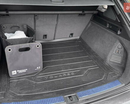 Серый Фольксваген Туарег, объемом двигателя 2.97 л и пробегом 172 тыс. км за 65000 $, фото 26 на Automoto.ua