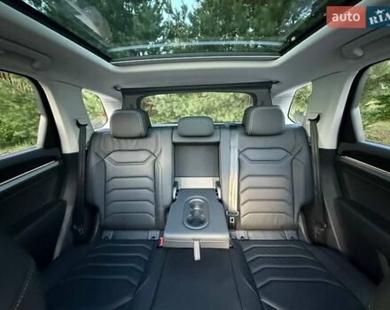 Серый Фольксваген Туарег, объемом двигателя 2.97 л и пробегом 156 тыс. км за 55300 $, фото 58 на Automoto.ua