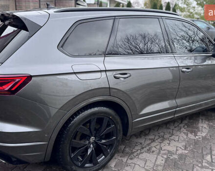 Серый Фольксваген Туарег, объемом двигателя 2.97 л и пробегом 172 тыс. км за 65000 $, фото 4 на Automoto.ua