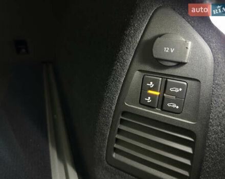 Серый Фольксваген Туарег, объемом двигателя 3 л и пробегом 141 тыс. км за 57999 $, фото 49 на Automoto.ua