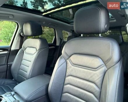 Серый Фольксваген Туарег, объемом двигателя 2.97 л и пробегом 156 тыс. км за 55300 $, фото 57 на Automoto.ua