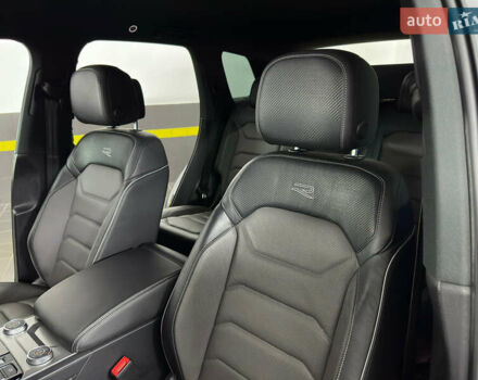 Серый Фольксваген Туарег, объемом двигателя 3 л и пробегом 141 тыс. км за 58999 $, фото 74 на Automoto.ua