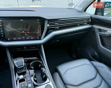 Серый Фольксваген Туарег, объемом двигателя 2.97 л и пробегом 156 тыс. км за 55300 $, фото 35 на Automoto.ua