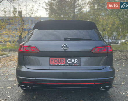 Серый Фольксваген Туарег, объемом двигателя 3 л и пробегом 97 тыс. км за 59400 $, фото 22 на Automoto.ua