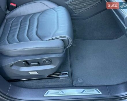 Серый Фольксваген Туарег, объемом двигателя 2.97 л и пробегом 156 тыс. км за 55300 $, фото 61 на Automoto.ua