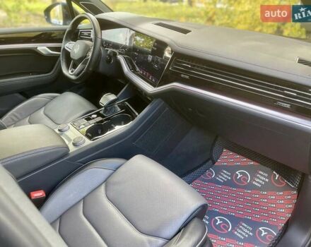 Серый Фольксваген Туарег, объемом двигателя 3 л и пробегом 97 тыс. км за 58999 $, фото 32 на Automoto.ua