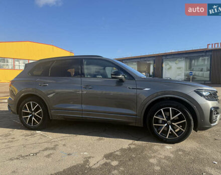 Серый Фольксваген Туарег, объемом двигателя 2.97 л и пробегом 45 тыс. км за 77575 $, фото 4 на Automoto.ua
