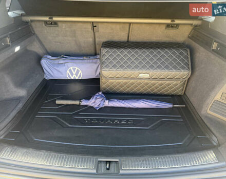 Серый Фольксваген Туарег, объемом двигателя 2.97 л и пробегом 45 тыс. км за 77575 $, фото 22 на Automoto.ua